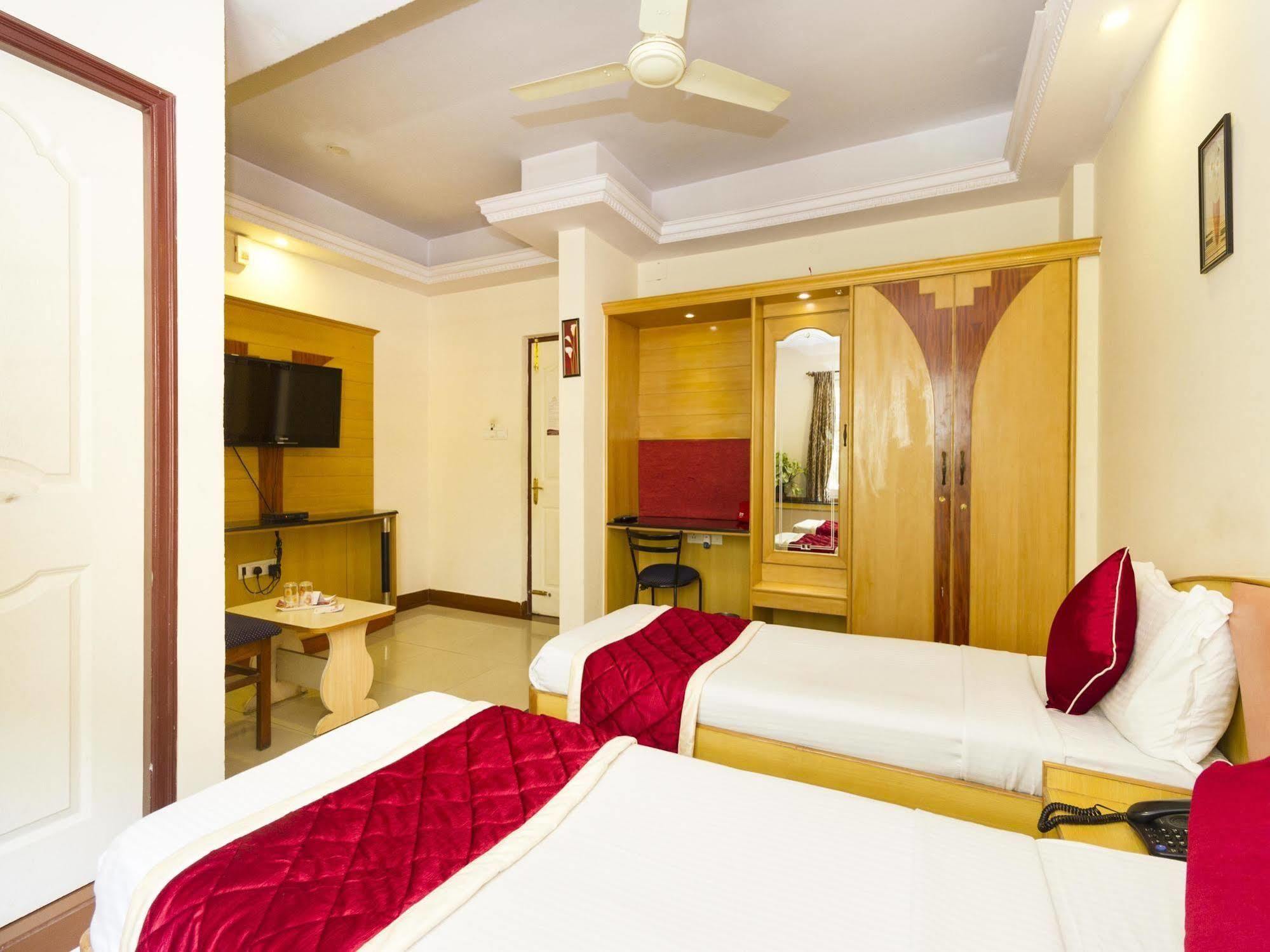 Oyo 331 Hotel Skanda Shelters Bangalore Exterior foto